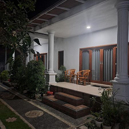 Srinadi Guest House Lovina 外观 照片