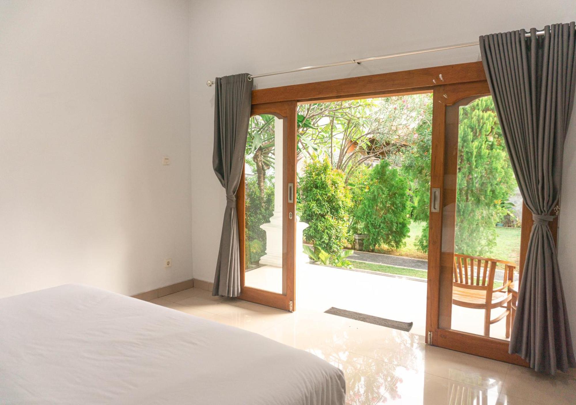 Srinadi Guest House Lovina 外观 照片