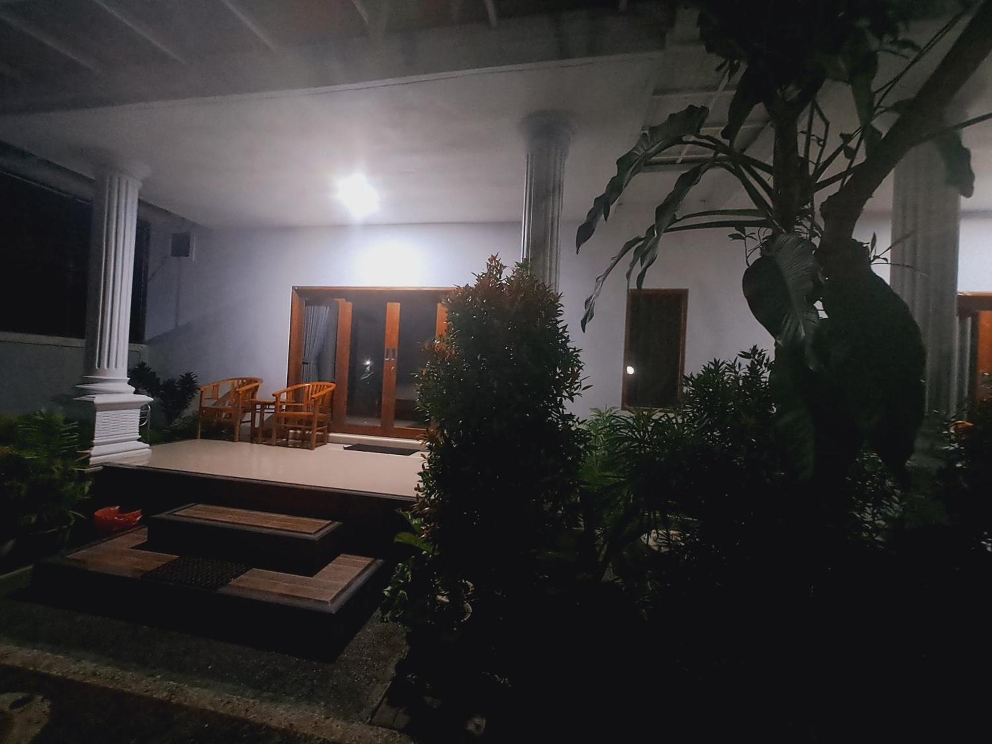 Srinadi Guest House Lovina 外观 照片