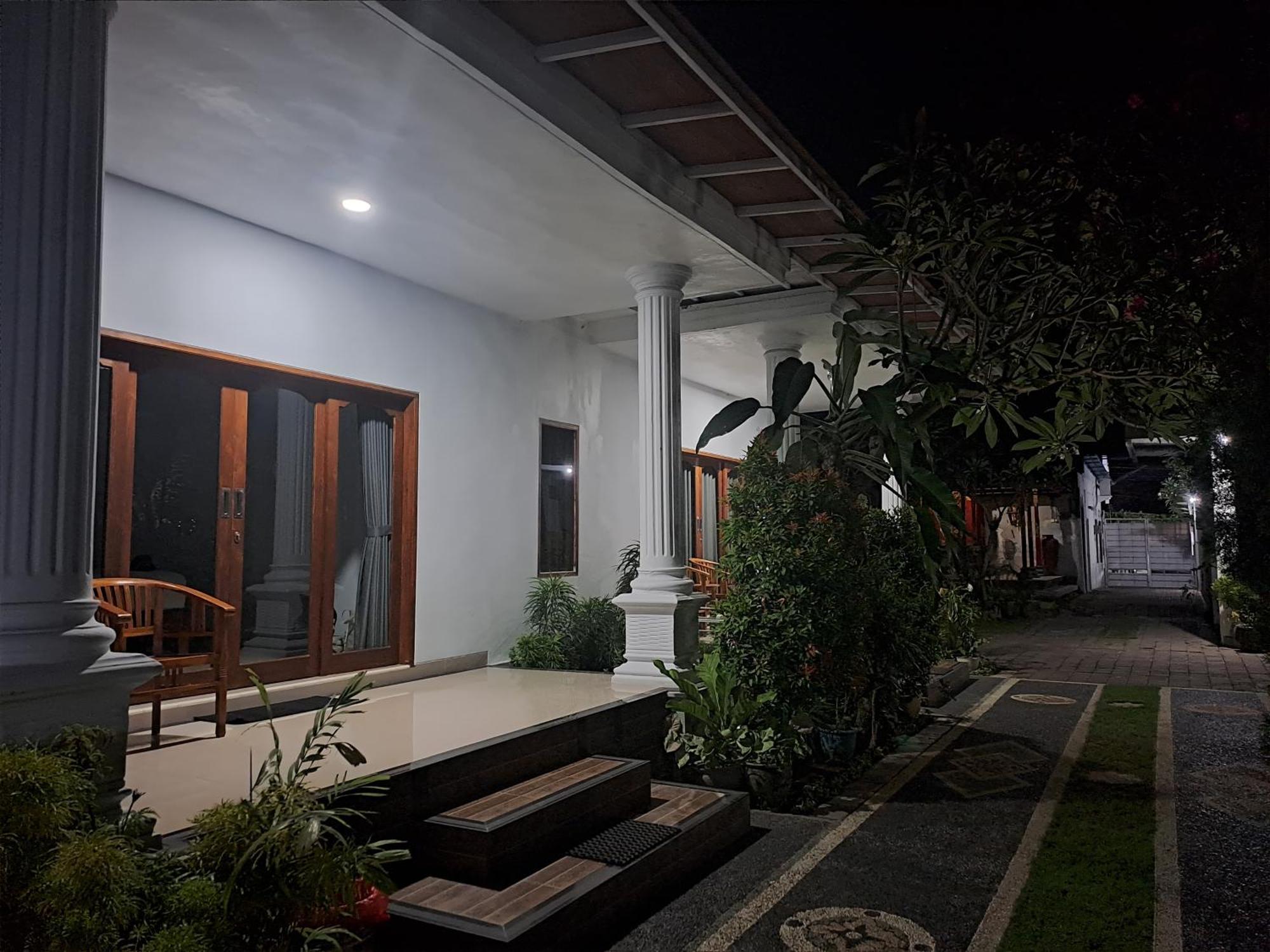 Srinadi Guest House Lovina 外观 照片