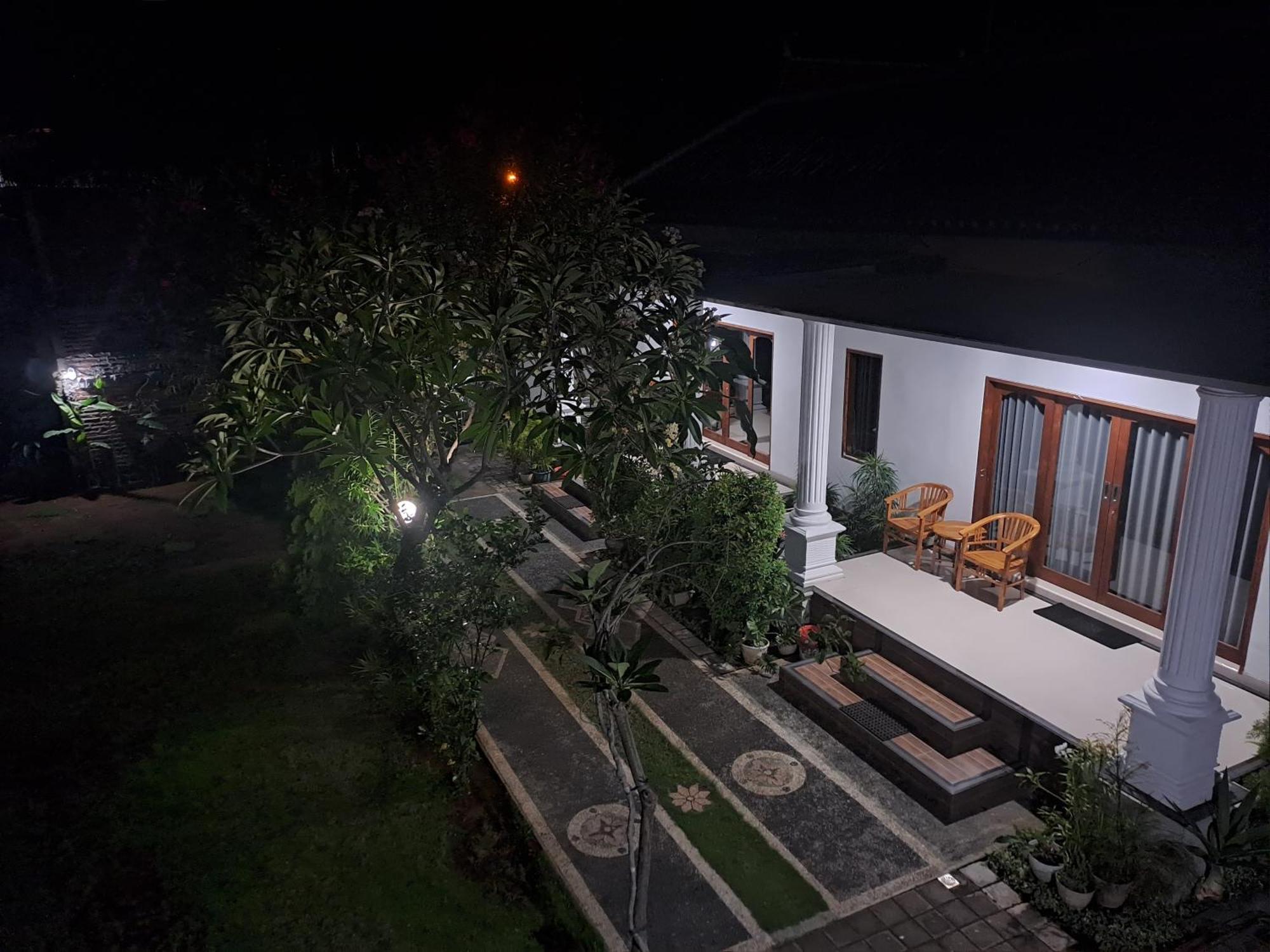 Srinadi Guest House Lovina 外观 照片