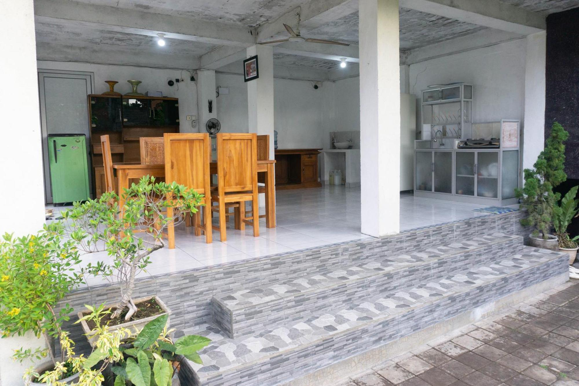 Srinadi Guest House Lovina 外观 照片