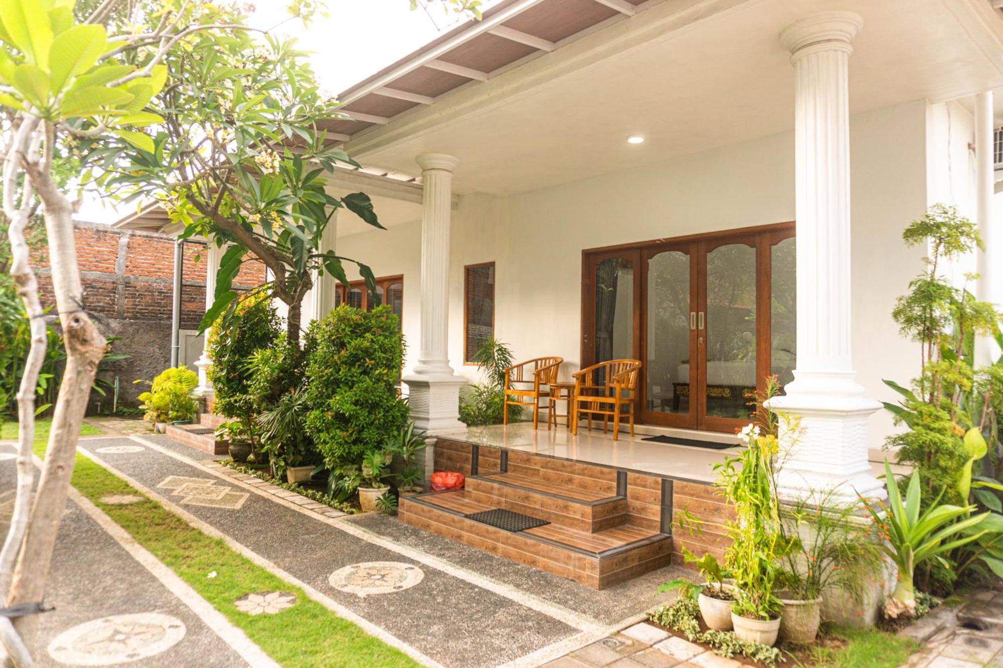 Srinadi Guest House Lovina 外观 照片