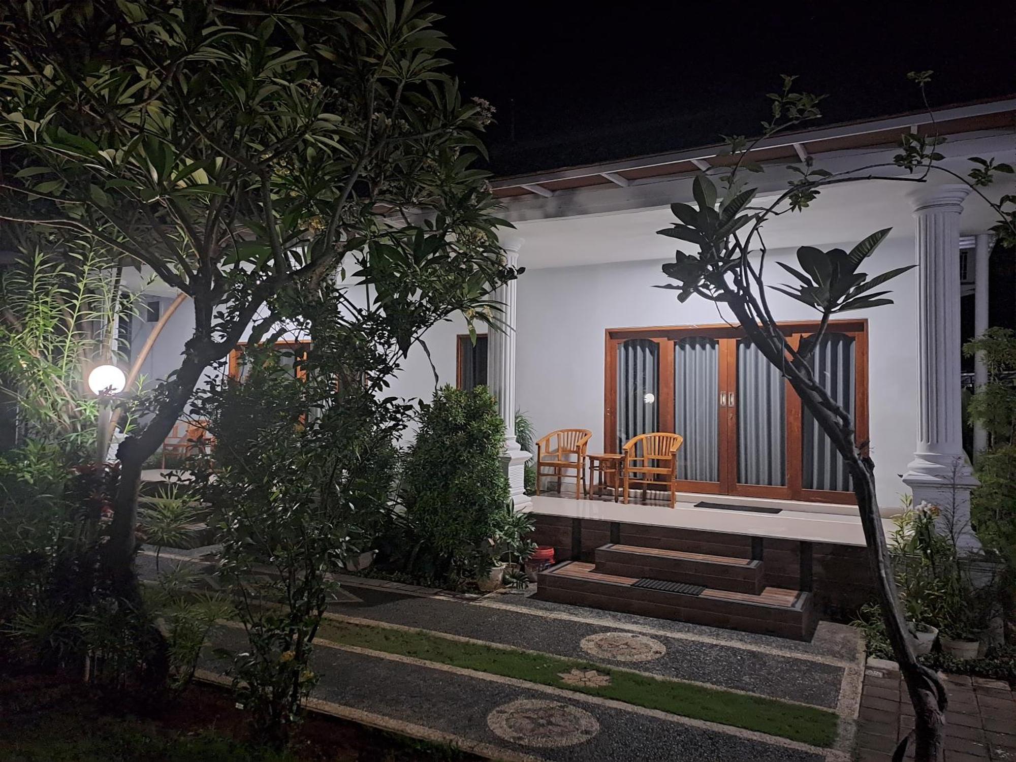 Srinadi Guest House Lovina 外观 照片